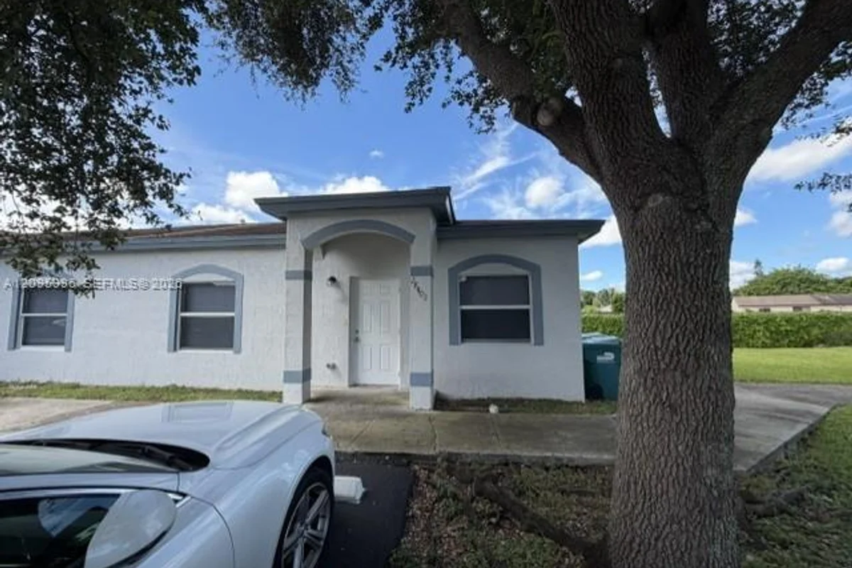 28402 SW 141st Pl, Homestead: photo 1 of 11