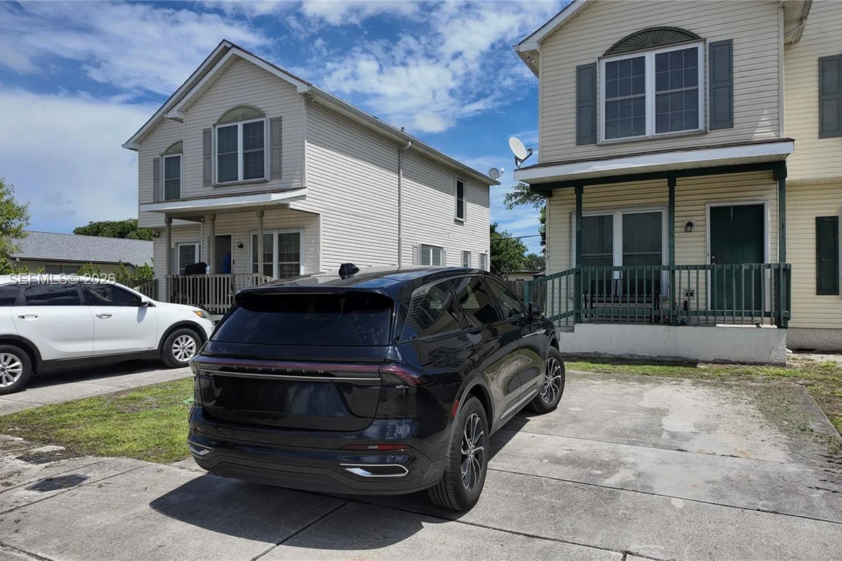1738 SW 44th Ter, Fort Lauderdale: photo 1 of 10