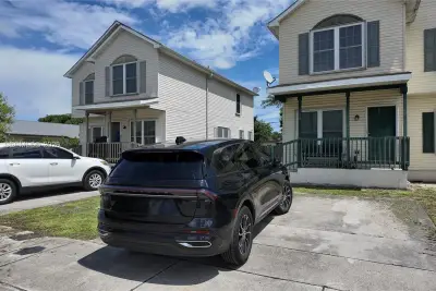 1738 SW 44th Ter, Fort Lauderdale: photo 1 of 10