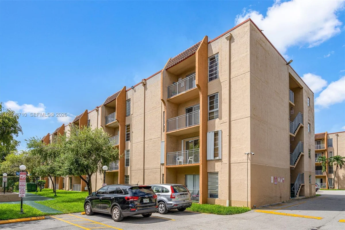4715 NW 7th St #104-2, Miami: photo 1 of 22