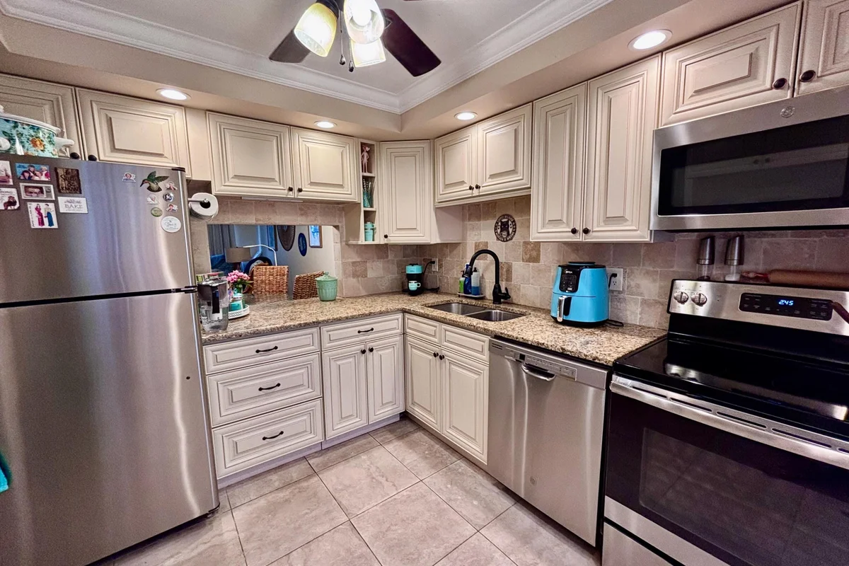 400 NE 20th St #B208, Boca Raton: photo 1 of 25