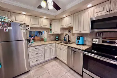 400 NE 20th St #B208, Boca Raton: photo 1 of 25