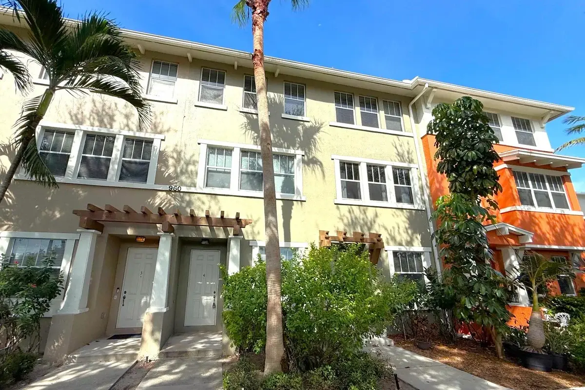960 Millbrae Ct #4, West Palm Beach: photo 1 of 38