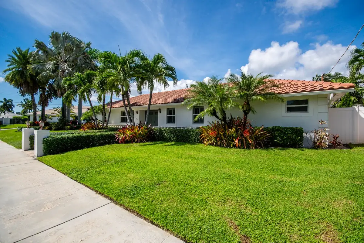 1123 SE 14th Ave, Deerfield Beach: photo 1 of 24