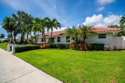 1123 SE 14th Ave, Deerfield Beach: photo 1 of 24