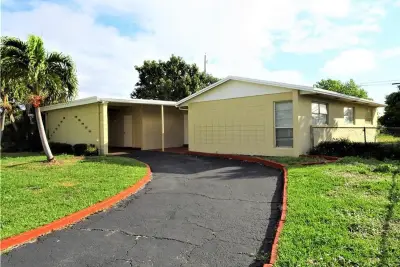 2230 Avenue H W, Riviera Beach: photo 1 of 27