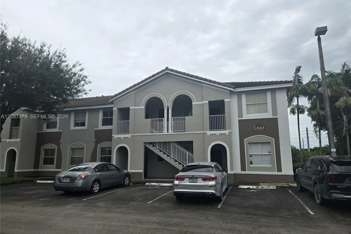 2637 SE 16th Ter #101, Homestead: photo 1 of 11