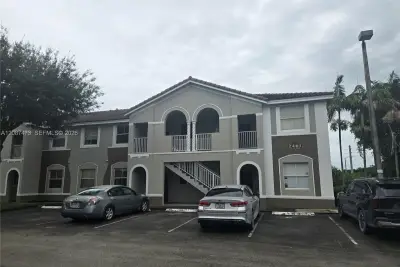 2637 SE 16th Ter #101, Homestead: photo 1 of 11