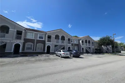 2461 SE 16th Ter #202, Homestead: photo 1 of 2
