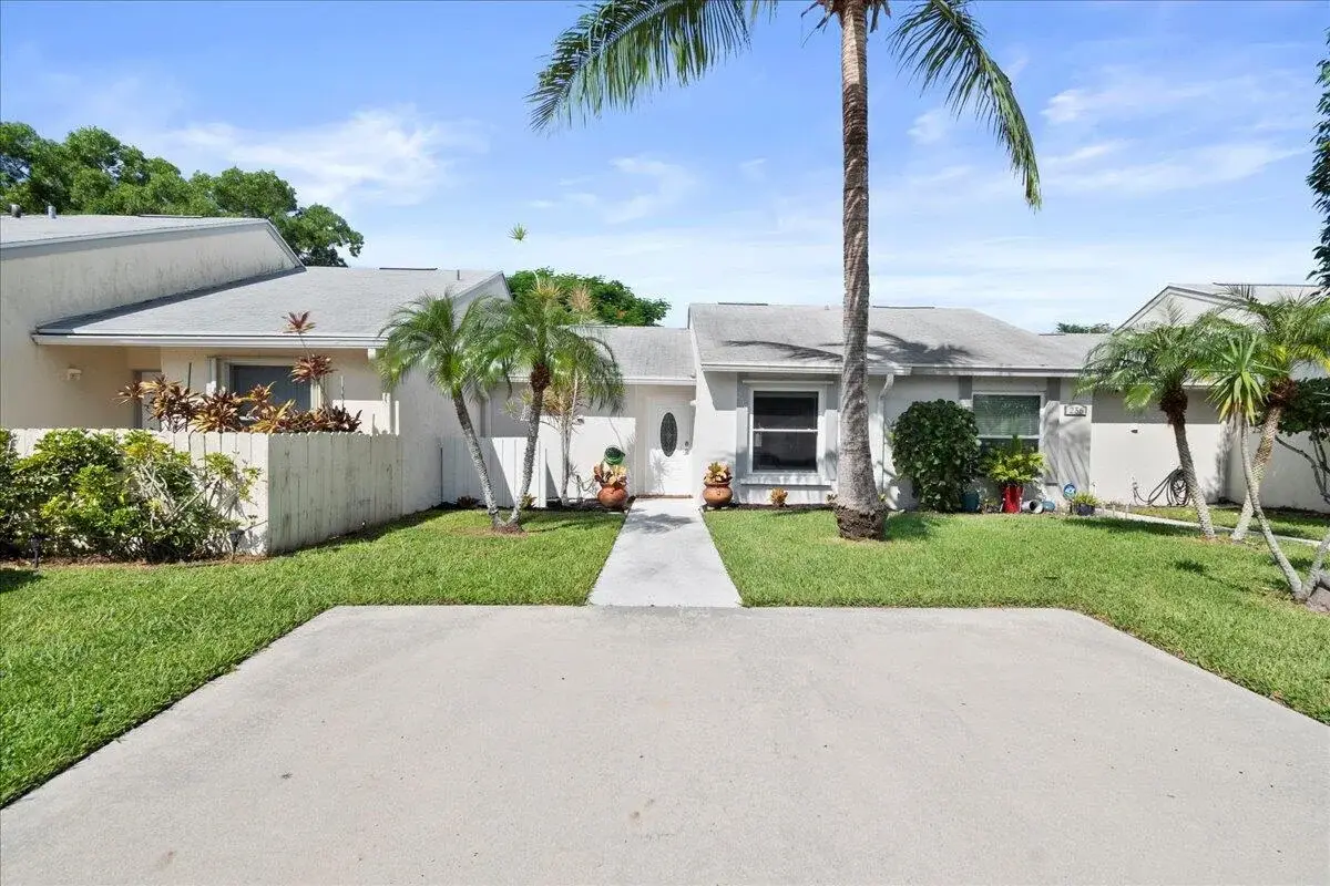 258 Palmetto Ct, Jupiter: photo 1 of 26