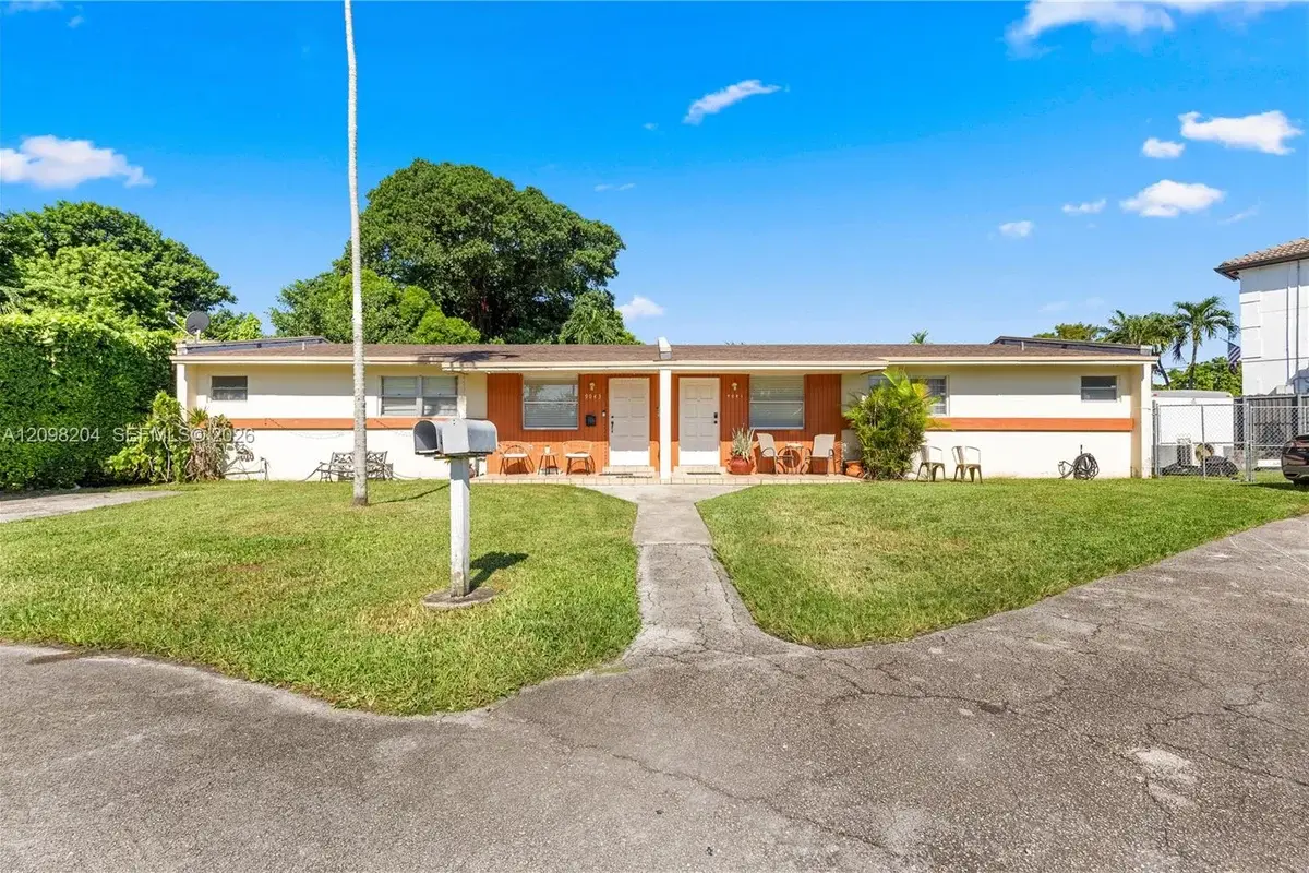 9041 SW 42nd St, Miami: photo 1 of 42