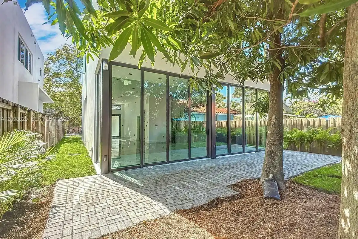3069 SW 27th Ter, Miami: photo 1 of 30