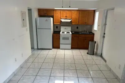 31 SW 10th St #2, Dania Beach: photo 1 of 13