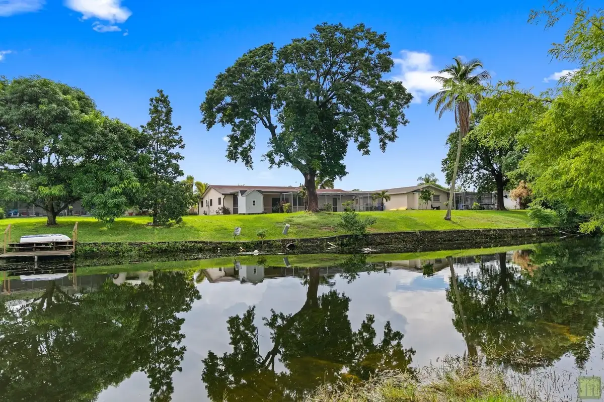 821 NW 42nd Ave, Coconut Creek: photo 1 of 101