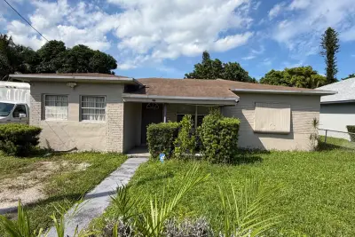 4311 SW 19th St, West Park: photo 1 of 4