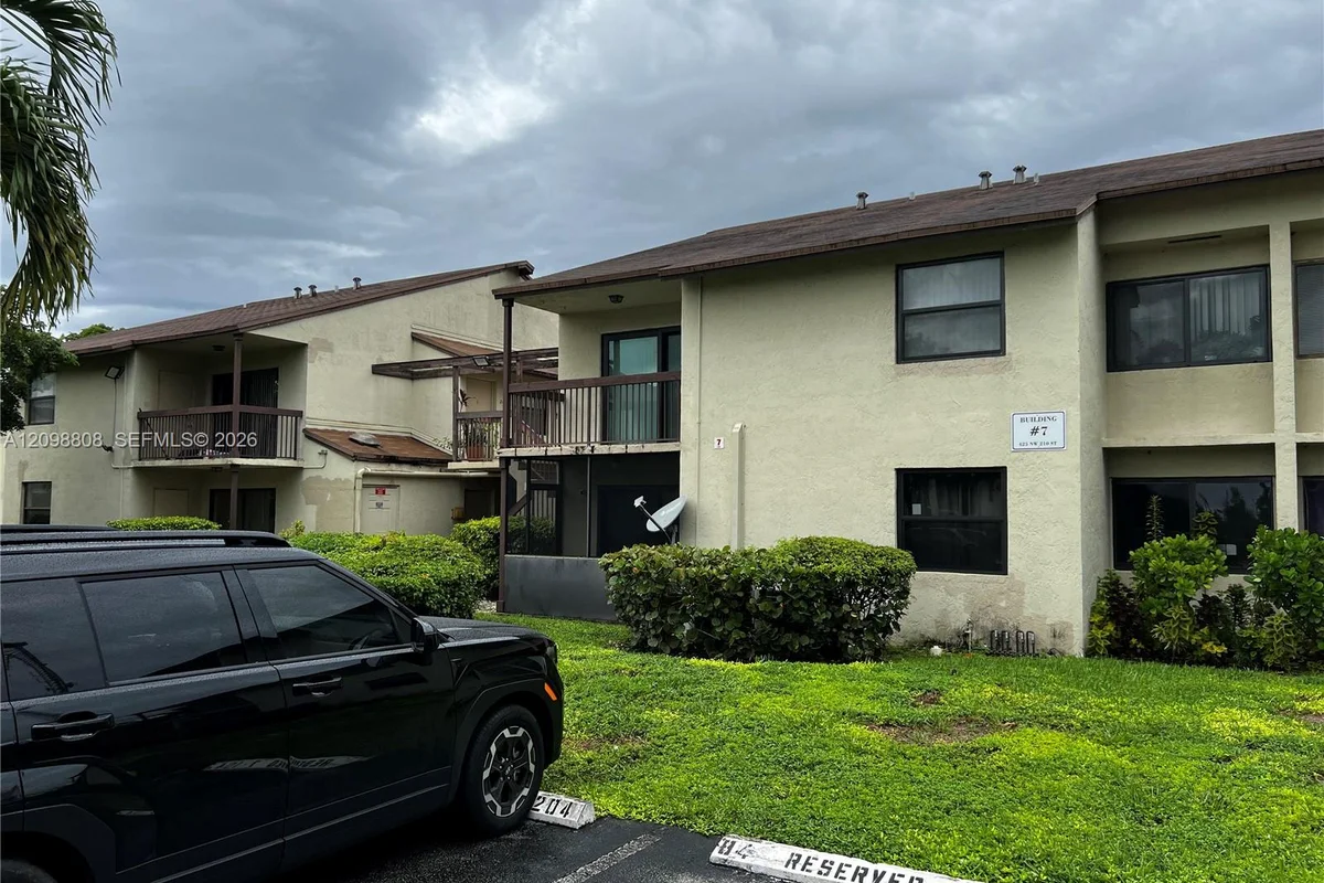 425 NW 210th St #102, Miami Gardens: photo 1 of 16