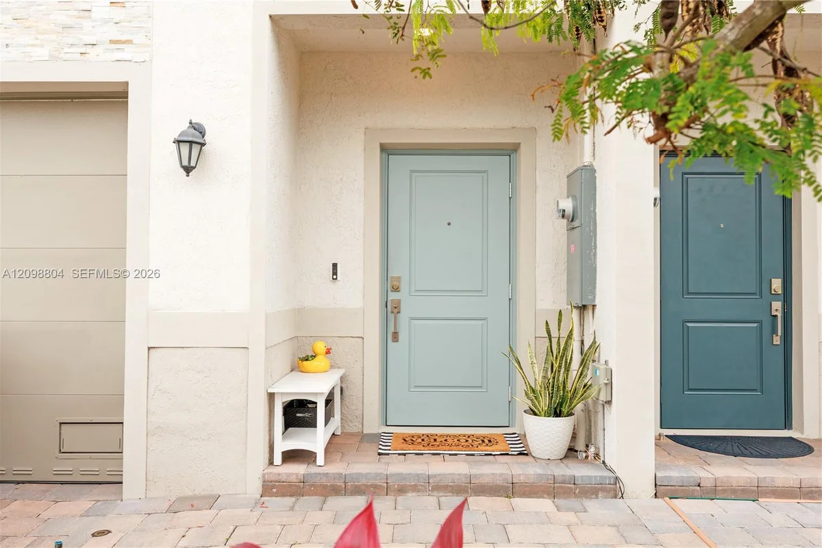 369 NW 8th Ct, Pompano Beach: photo 1 of 31