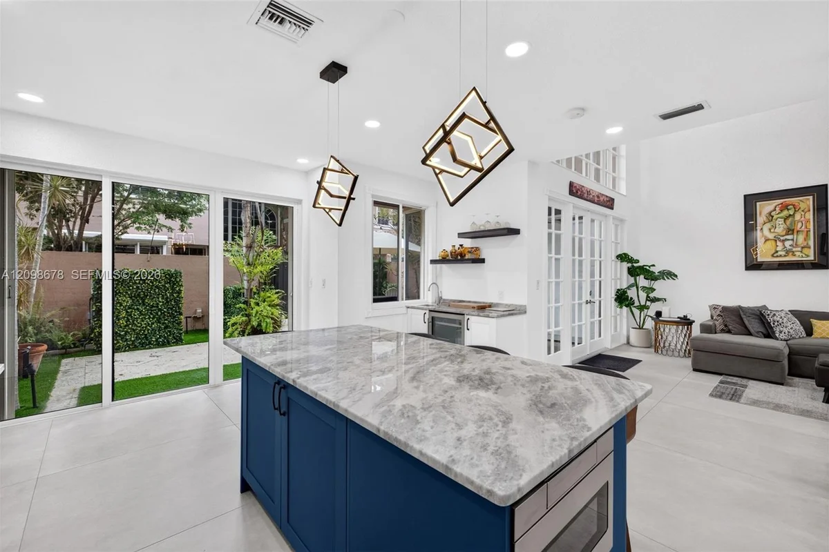 200 NE 14th Ave #6, Fort Lauderdale: photo 1 of 77