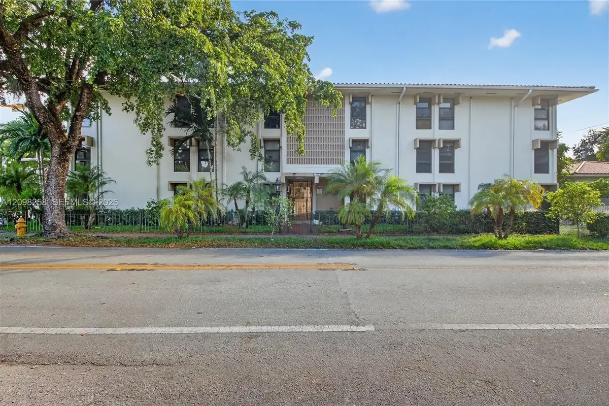 1600 S Le Jeune Rd #7, Coral Gables: photo 1 of 15