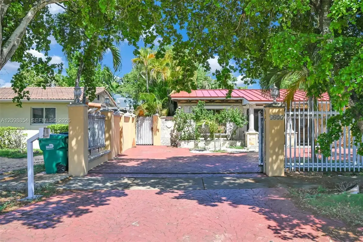 1425 SW 78th Ave, Miami: photo 1 of 57
