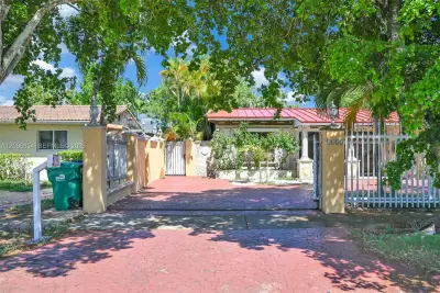 1425 SW 78th Ave, Miami: photo 1 of 57