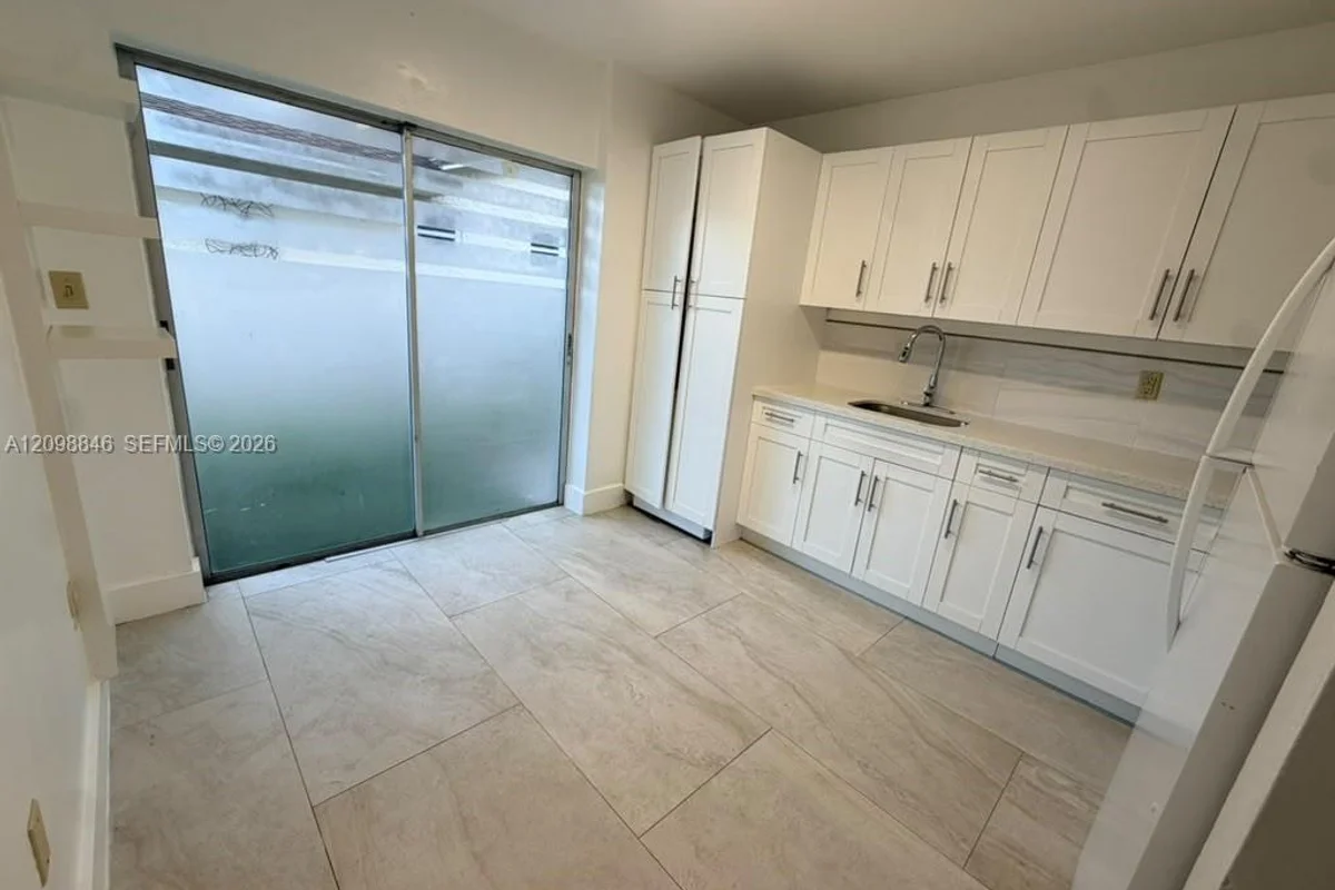 11320 Peachtree Dr, Miami: photo 1 of 9