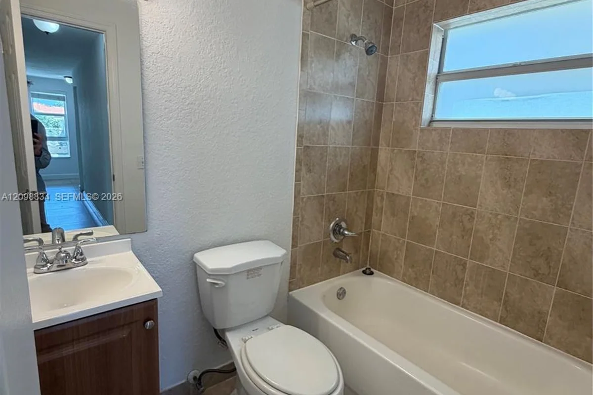 11 Antilla Ave #B, Coral Gables: photo 1 of 9
