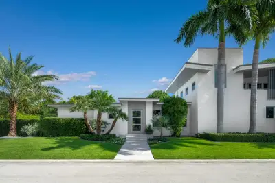 123 W Dilido Dr, Miami Beach: photo 1 of 16