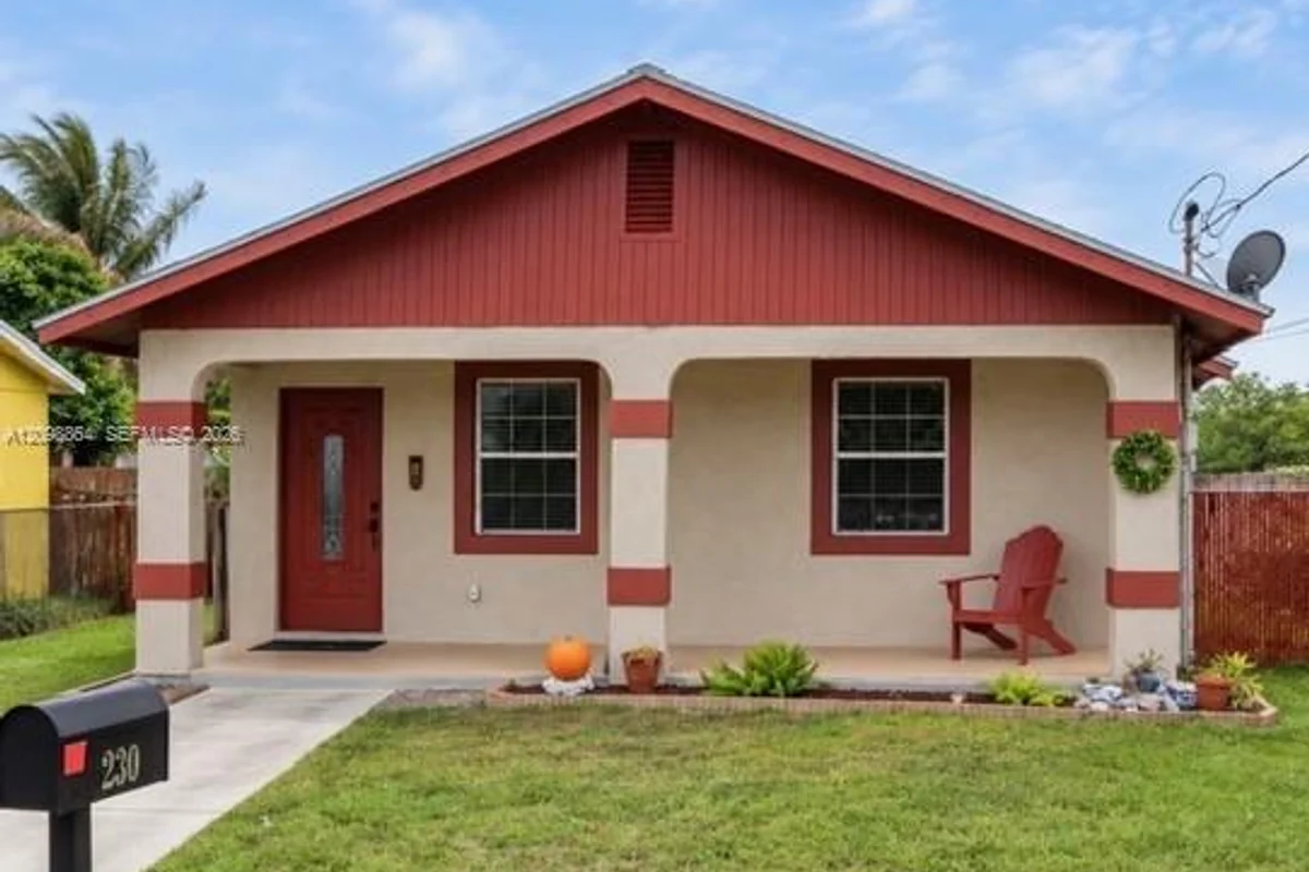 230 SW 12th Ave, South Bay: photo 1 of 21