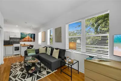1521 Lenox Ave #209, Miami Beach: photo 1 of 18