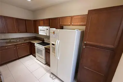 9572 SW 169th Pl, Miami: photo 1 of 27