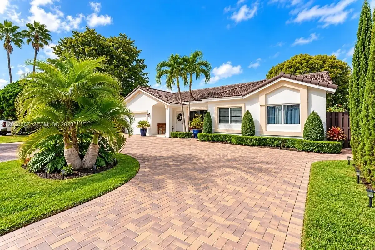 15325 SW 54th Ter, Miami: photo 1 of 22