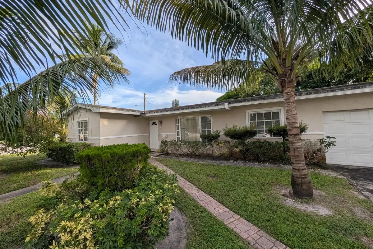 3400 NW 24th St, Lauderdale Lakes: photo 1 of 14