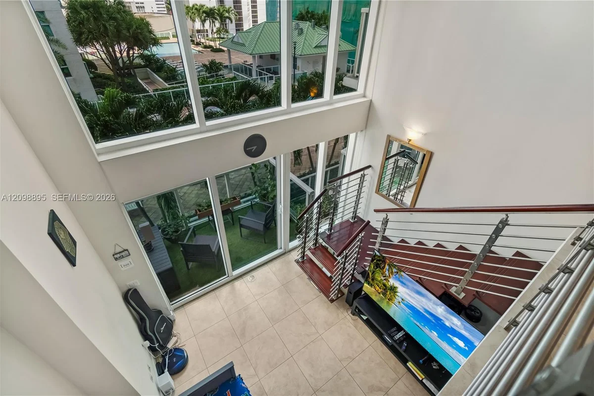 41 SE 5th St #811, Miami: photo 1 of 45