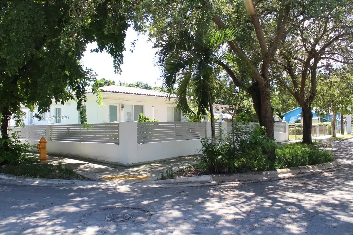 4141 NW 5th Ave, Miami: photo 1 of 26