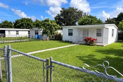 2040 Wilmington St, Opa-locka: photo 1 of 16