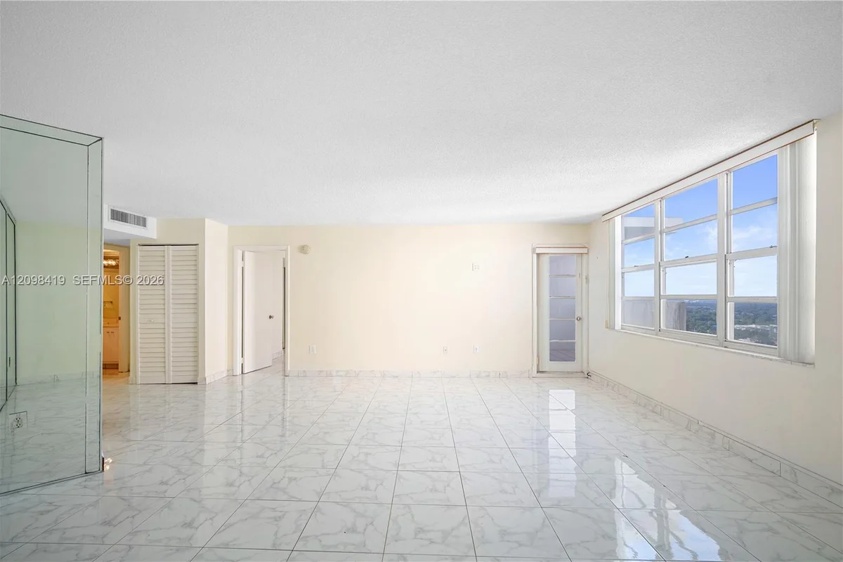 2750 NE 183rd St #PH06, Aventura: photo 1 of 32