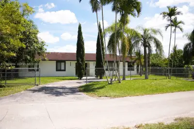 17475 SW 182nd Ave, Miami: photo 1 of 20