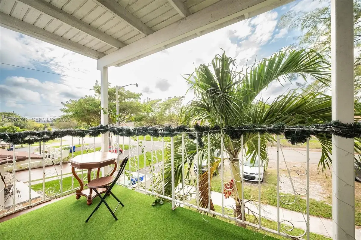 531 NW 35th Ave #2, Miami: photo 1 of 17