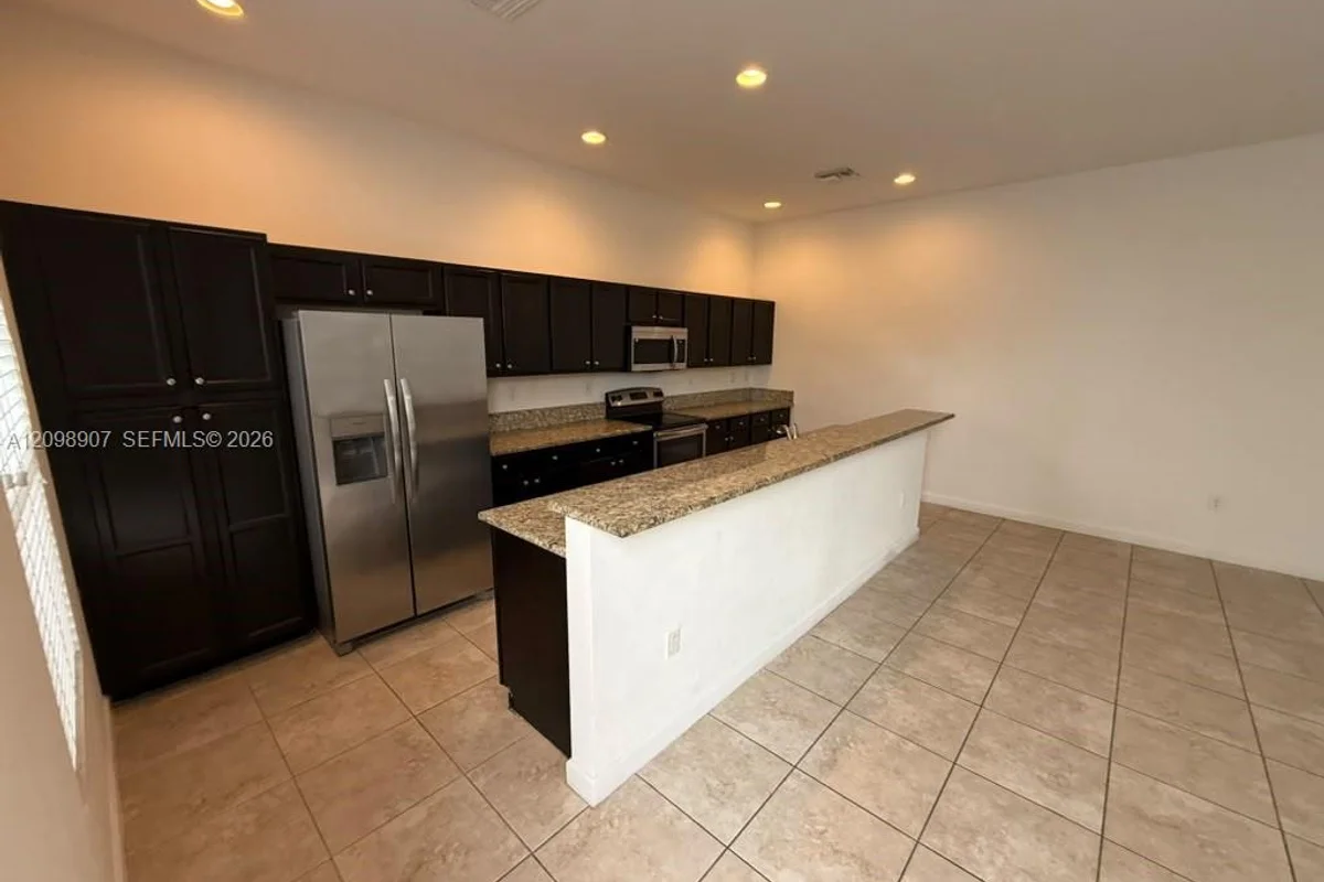 16735 SW 95th St, Miami: photo 1 of 29