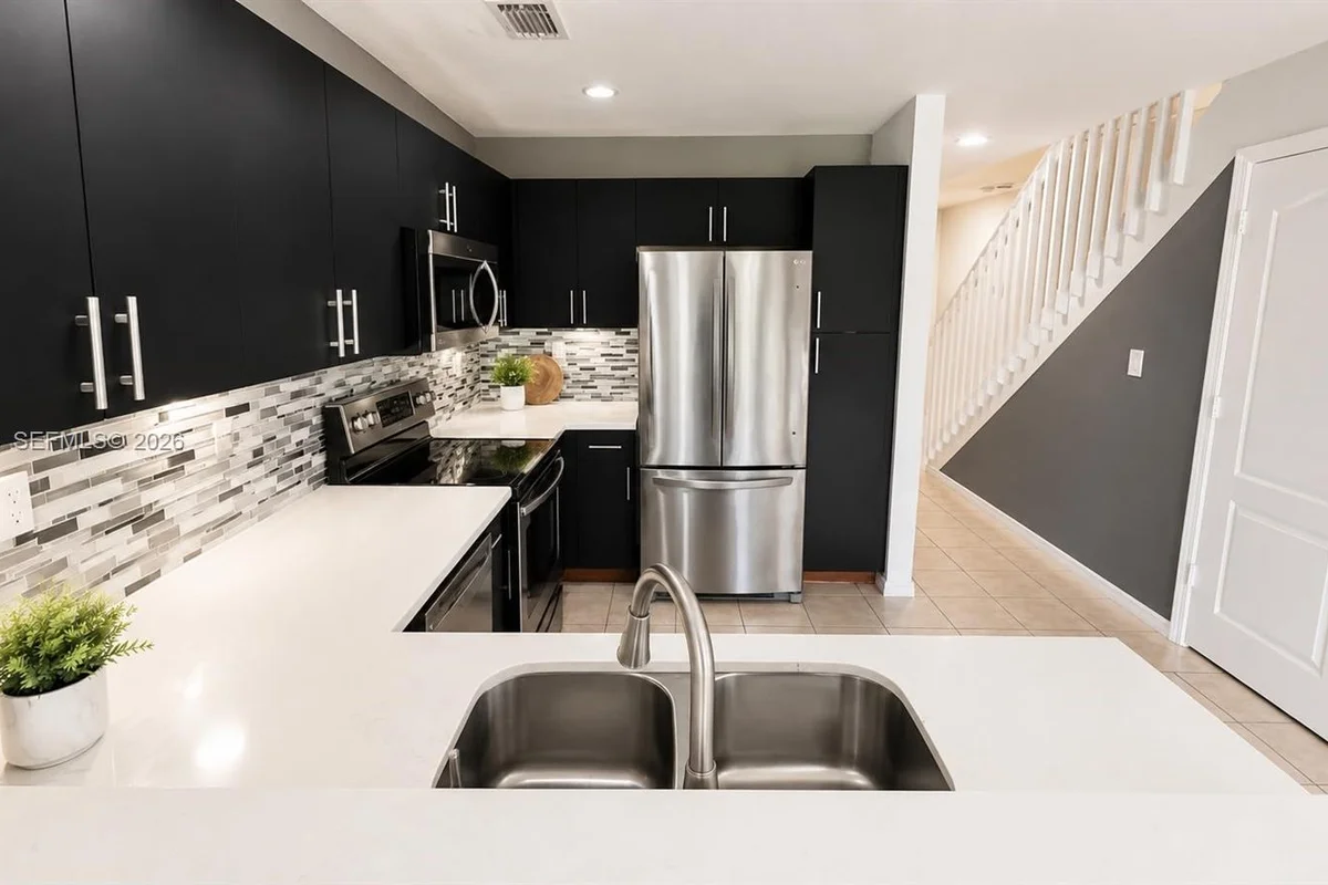 3092 SW 129th Ter #102, Miramar: photo 1 of 24