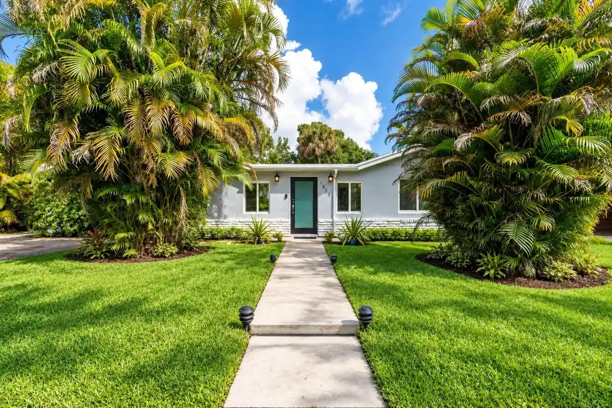 1823 SW 22nd St, Fort Lauderdale: photo 1 of 53