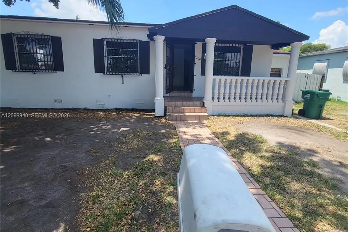 6700 SW 30th St, Miami: photo 1 of 6