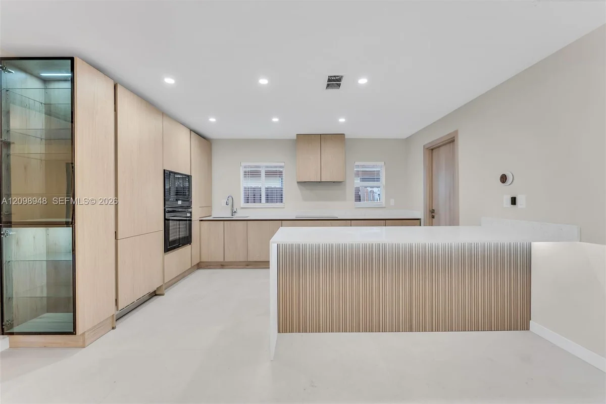 5419 NE 22nd Ave, Fort Lauderdale: photo 1 of 75