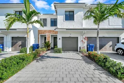 10817 SW 233rd St, Homestead: photo 1 of 63