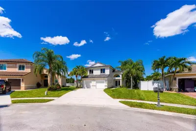 18481 NW 24th St, Pembroke Pines: photo 1 of 46