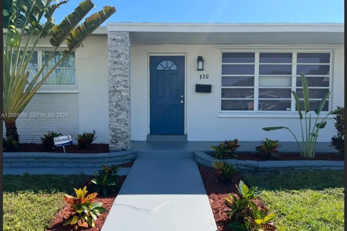 320 SW 7th Ct, Hallandale Beach: photo 1 of 5