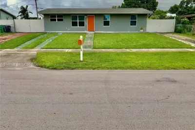11525 SW 187th Ter, Miami: photo 1 of 10