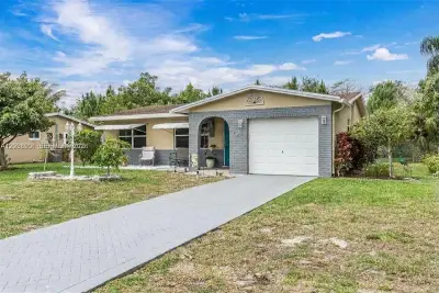 4871 NW 13th Ave, Deerfield Beach: photo 1 of 57