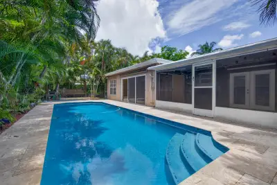 1540 NE 40th St, Oakland Park: photo 1 of 43